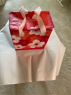 Red & Pink floral Insulated cooler bag. — "Shop Like a VIP"